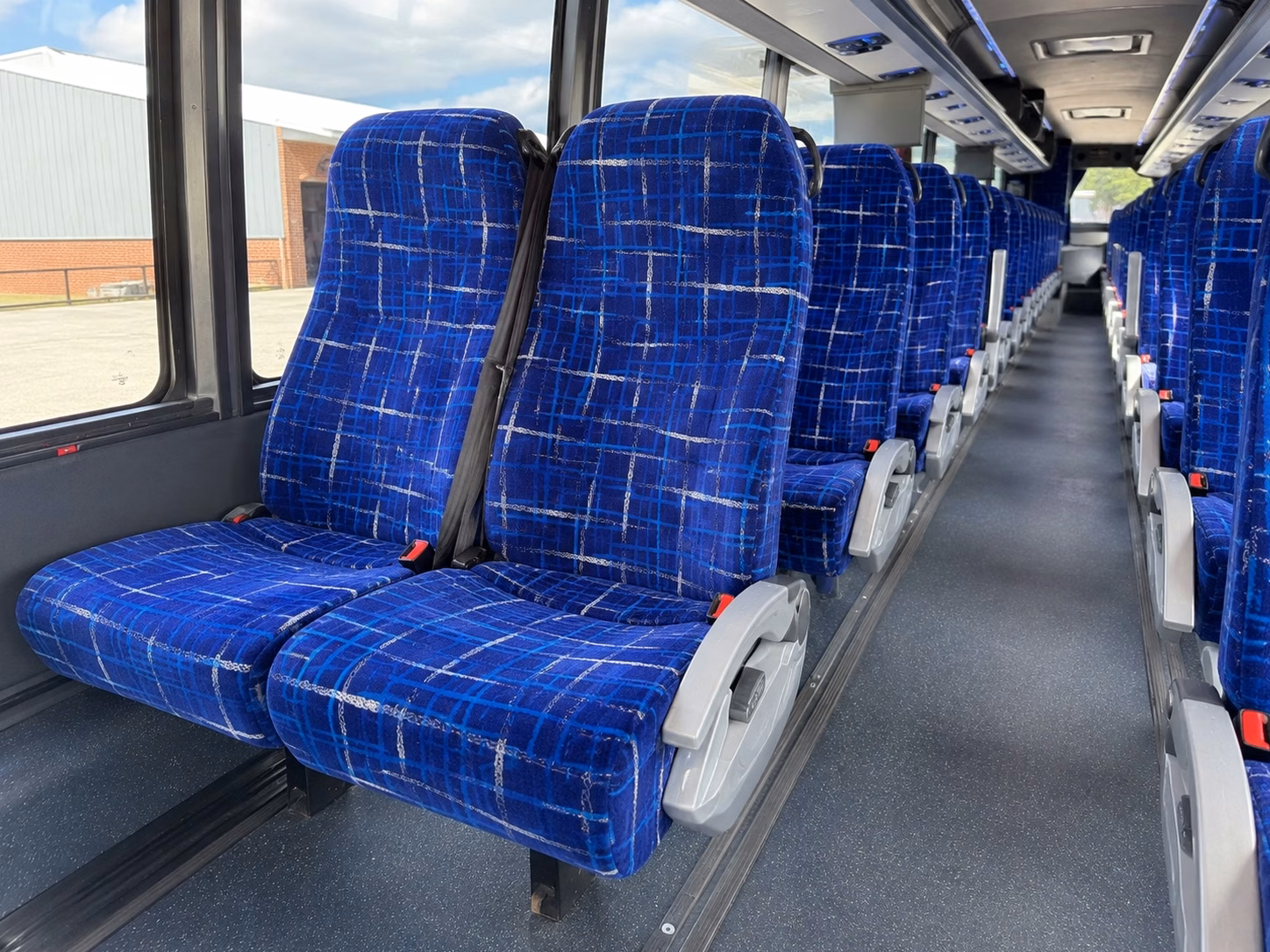 shuttle guests between nampa hotels and your wedding venue without the headache